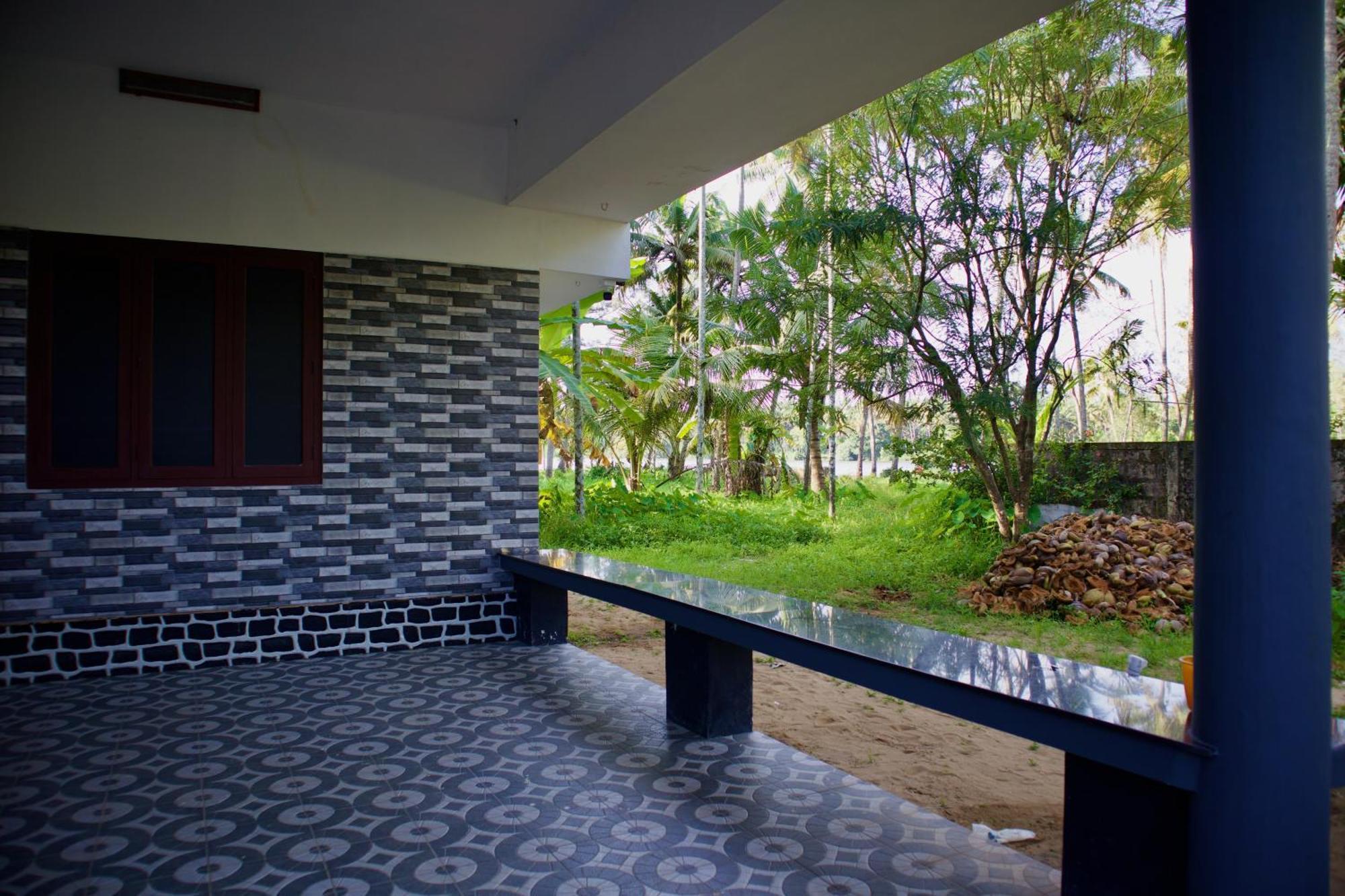 Ambili Riverfront Villa With Party Hall Irimbranallur 外观 照片