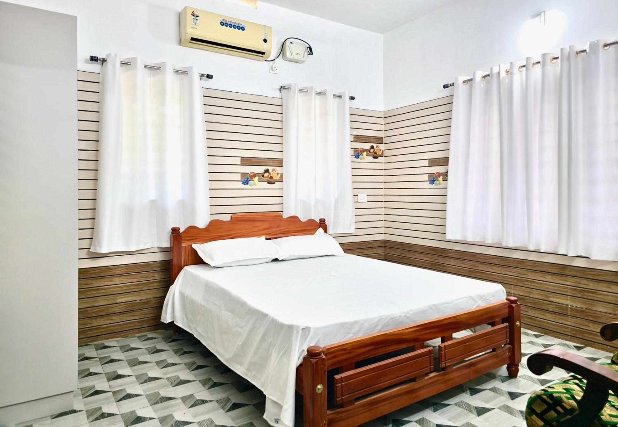 Ambili Riverfront Villa With Party Hall Irimbranallur 外观 照片