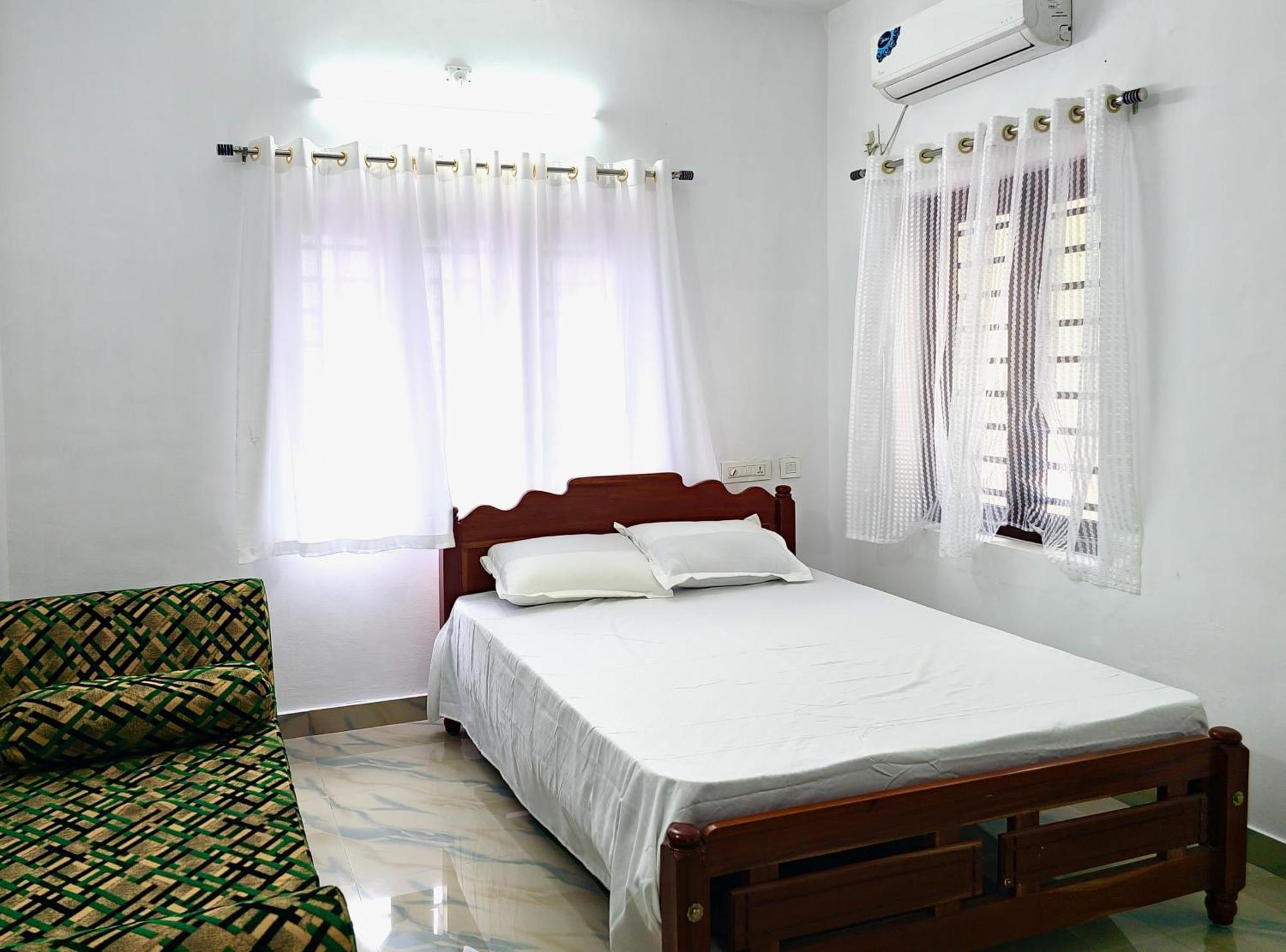 Ambili Riverfront Villa With Party Hall Irimbranallur 外观 照片