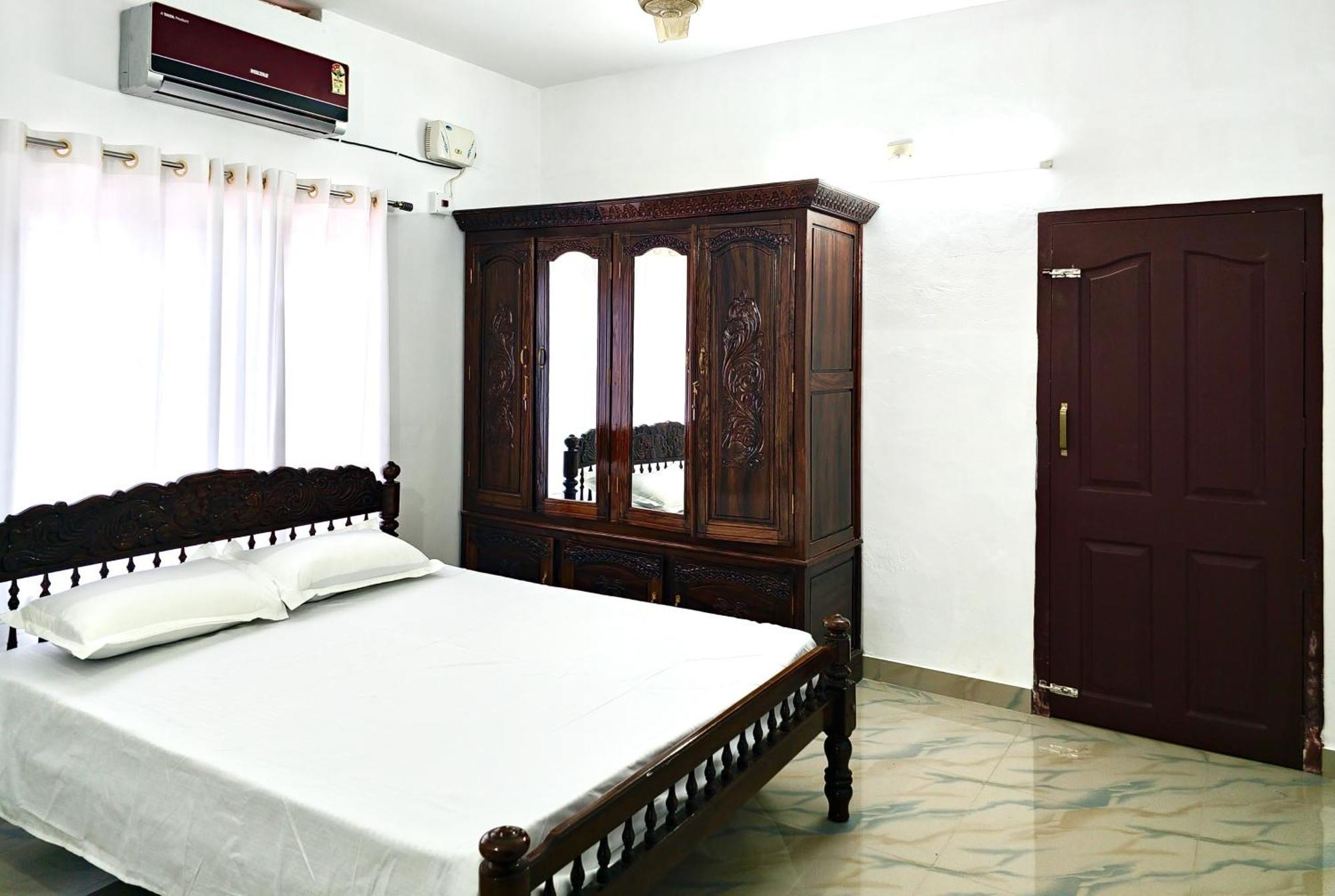 Ambili Riverfront Villa With Party Hall Irimbranallur 外观 照片
